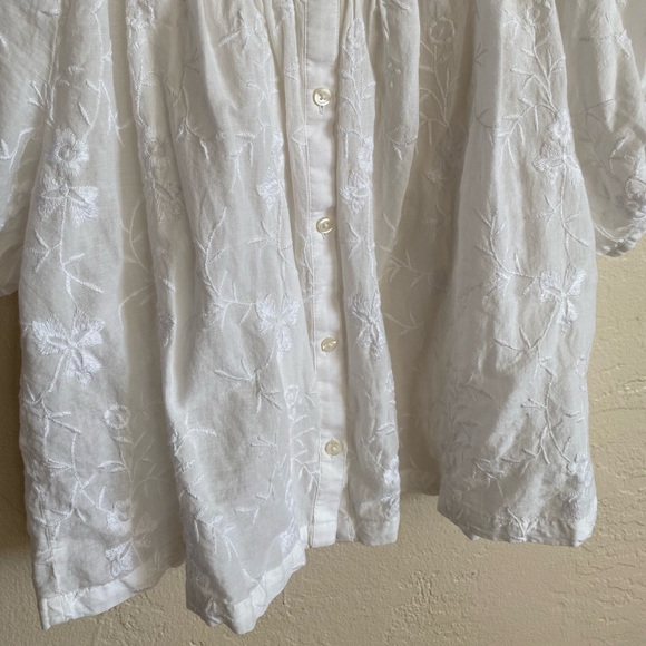 Universal Thread Women’s Floral Embroidered Blouse - Picture 4 of 11